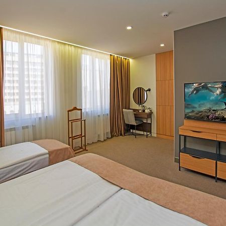 Cartez Hotel Yerevan Bagian luar foto