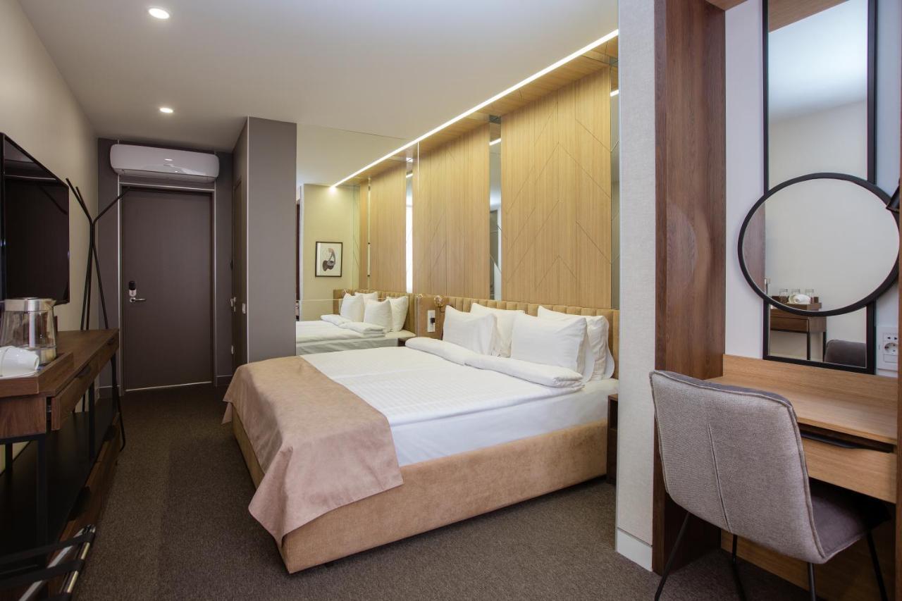 Cartez Hotel Yerevan Bagian luar foto