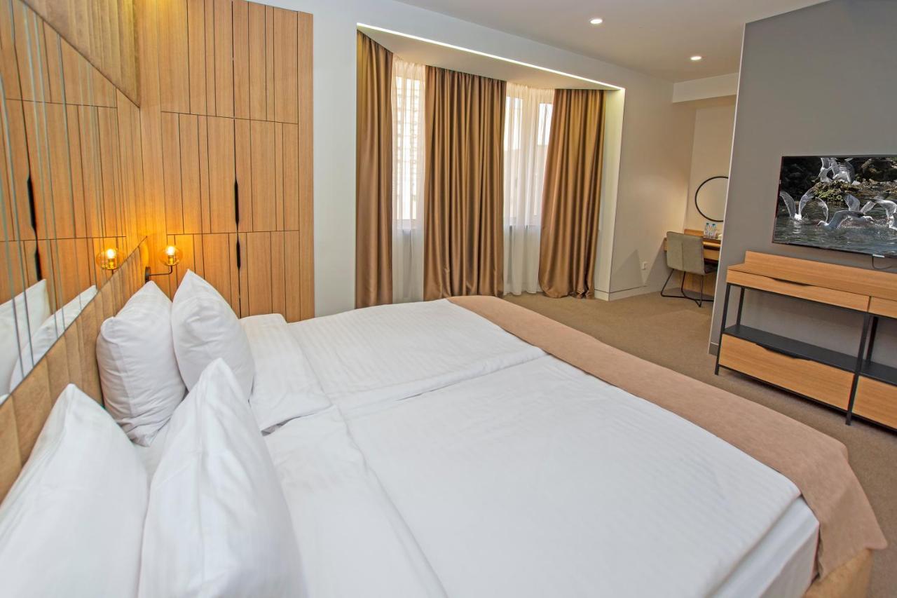 Cartez Hotel Yerevan Bagian luar foto