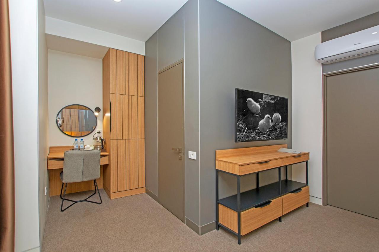 Cartez Hotel Yerevan Bagian luar foto