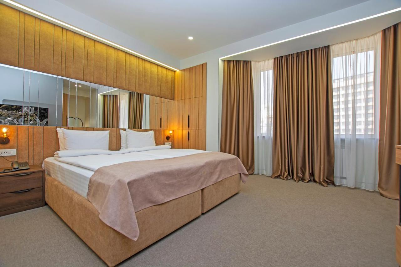 Cartez Hotel Yerevan Bagian luar foto