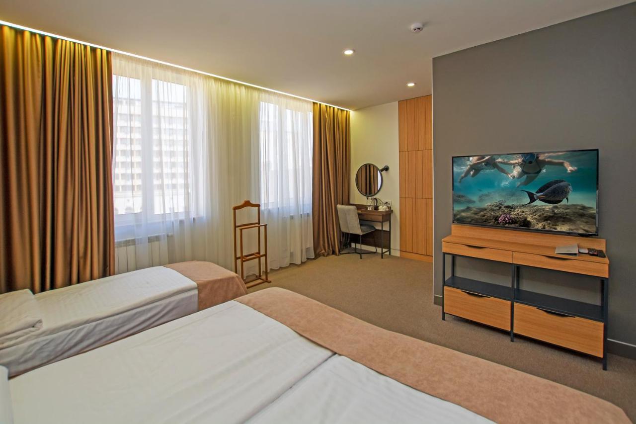 Cartez Hotel Yerevan Bagian luar foto