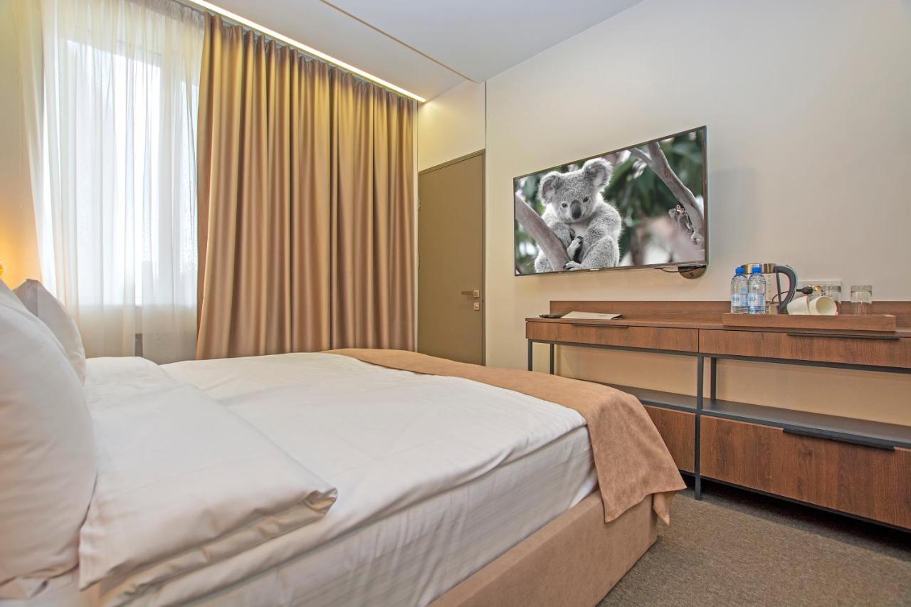 Cartez Hotel Yerevan Bagian luar foto