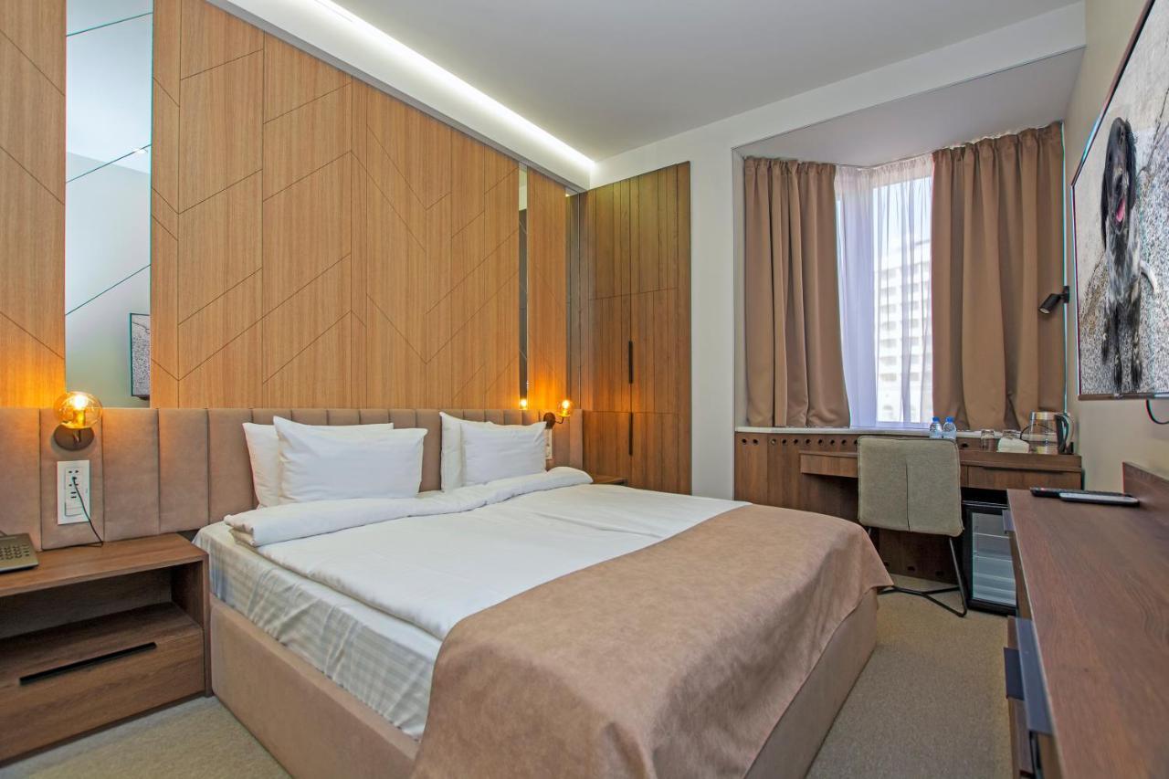 Cartez Hotel Yerevan Bagian luar foto