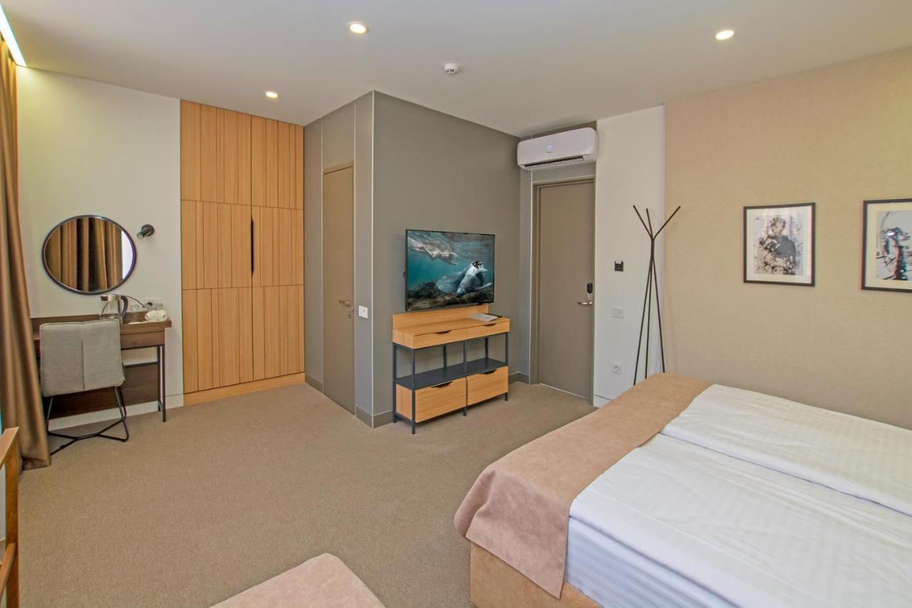 Cartez Hotel Yerevan Bagian luar foto