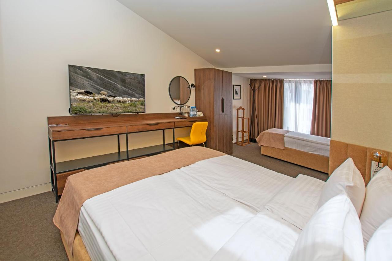 Cartez Hotel Yerevan Bagian luar foto