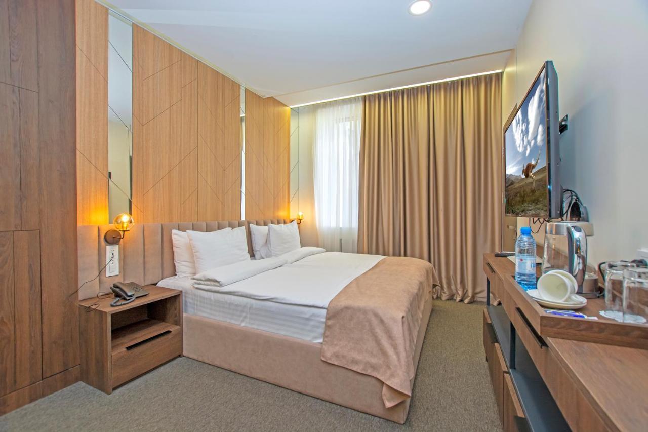 Cartez Hotel Yerevan Bagian luar foto