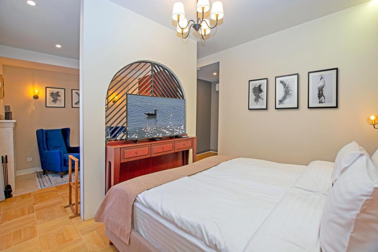 Cartez Hotel Yerevan Bagian luar foto