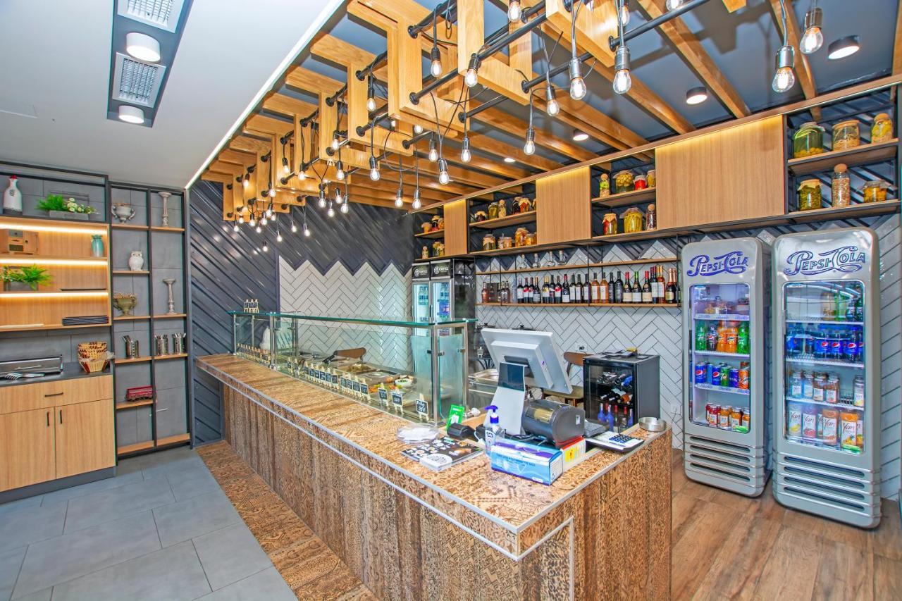 Cartez Hotel Yerevan Bagian luar foto